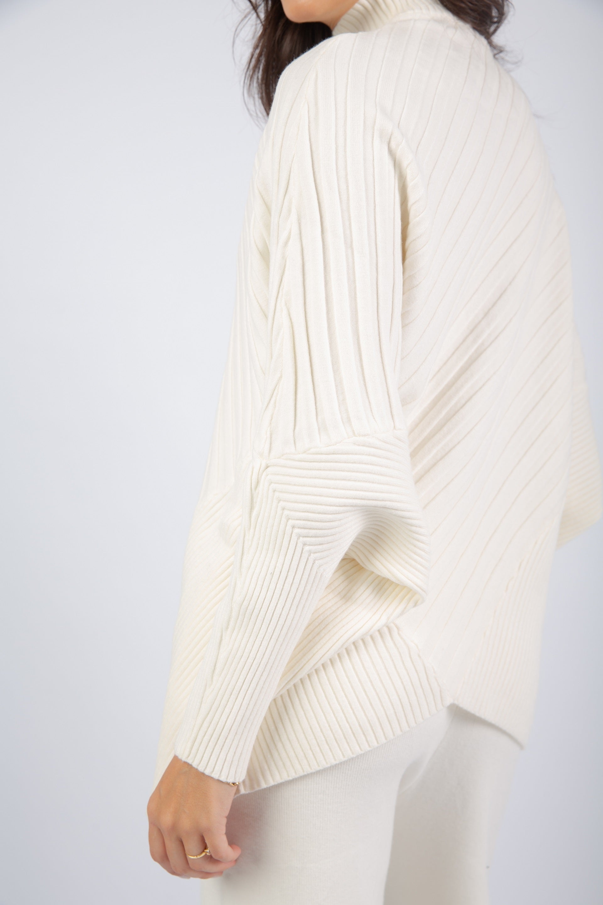 Contour Lined Set - White