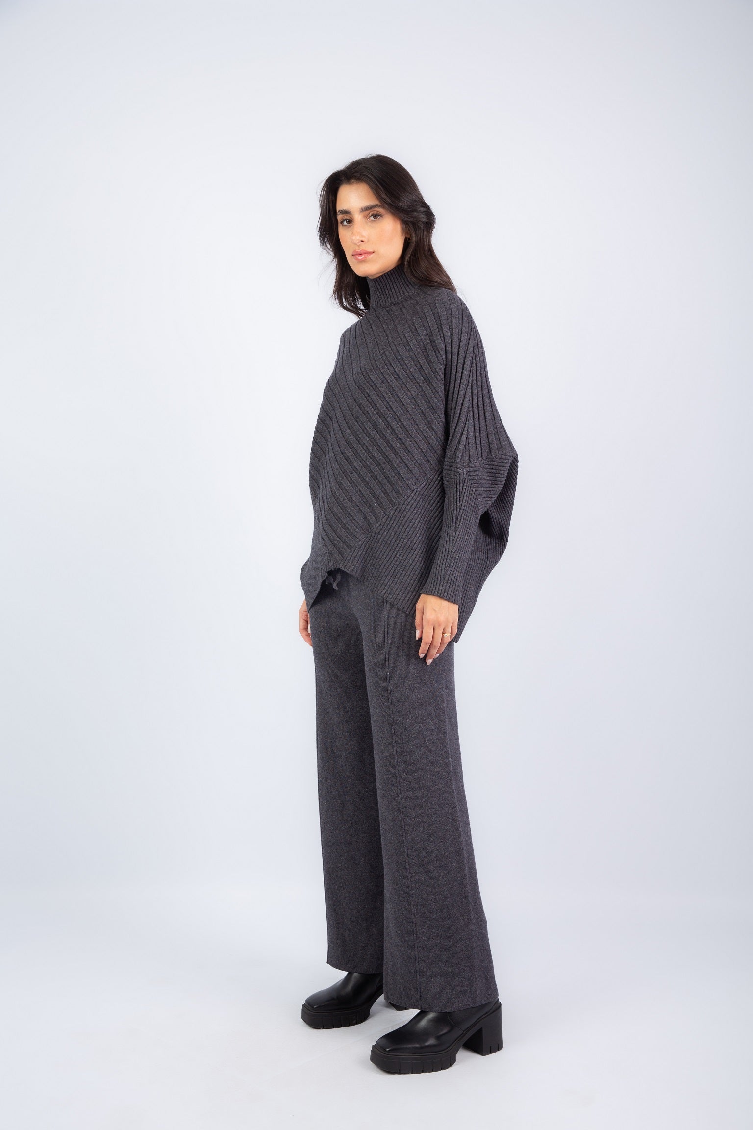 Contour Lined Set -Dark Gray