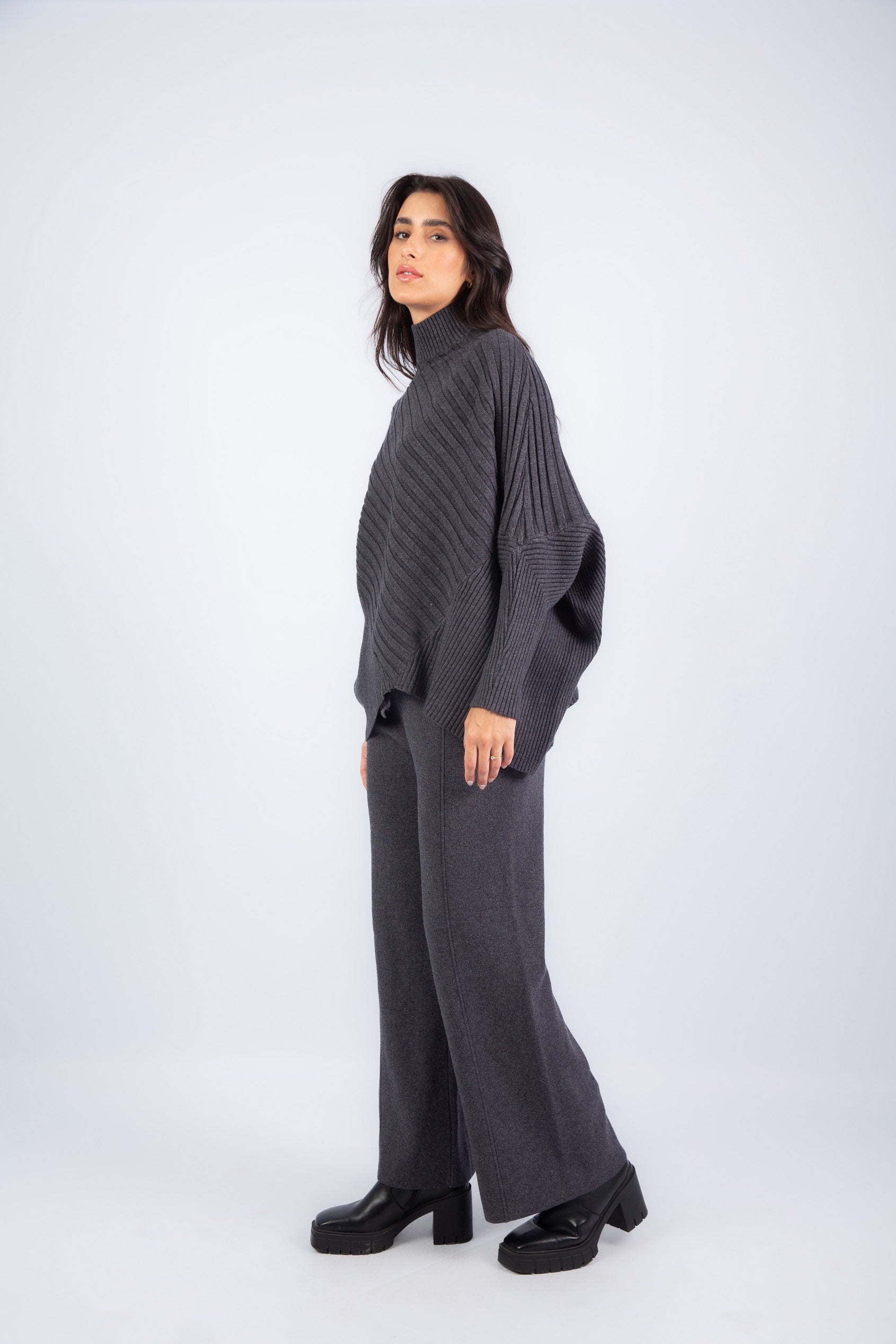 Contour Lined Set -Dark Gray
